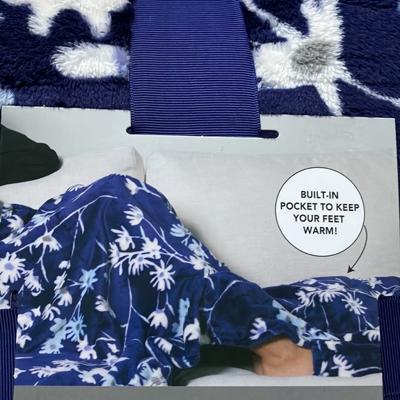 Throw - Picture 3 of 3